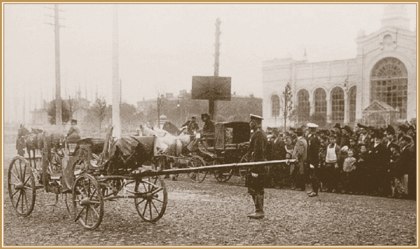 Остов кареты Плеве после покушения 28 июля 1904 г..gif